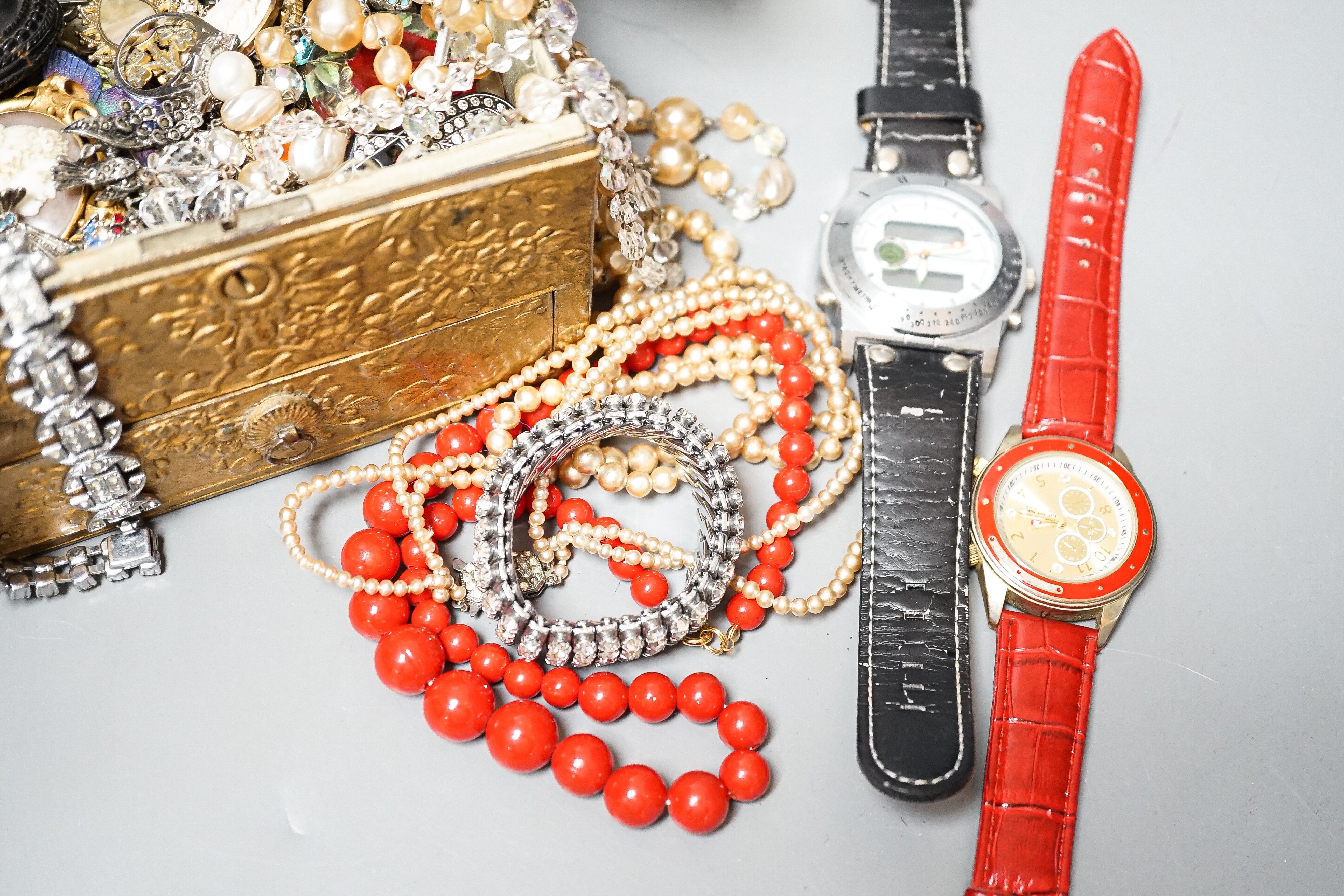 A box of mixed costume jewellery.